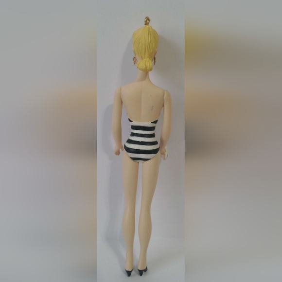 Hallmark Keepsake Barbie Doll Debut 1959 Collector Series Figurine Ornament - Picture 2 of 3